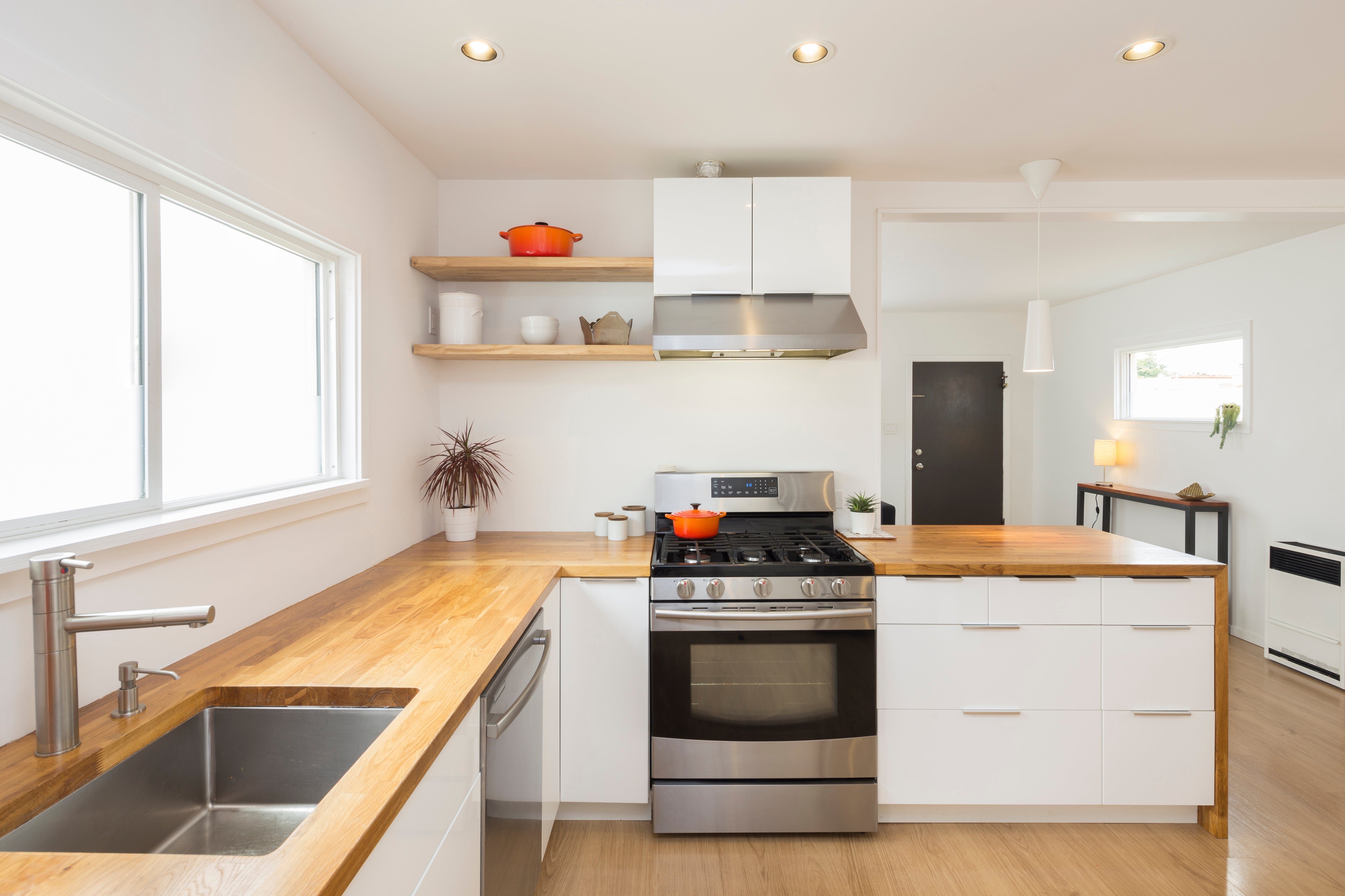 Nachhaltige Küchenrenovierung: Warum eine Eiche Massivholz-Arbeitsplatte die beste Wahl ist